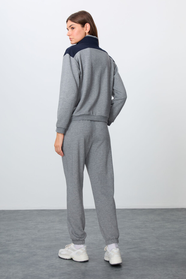 Gri Melanj Kompakt Pamuklu Kalın Pürüzsüz Dokulu Dik Yaka Oversize Fit Kadın Eşofman Takım - 95342 - 7