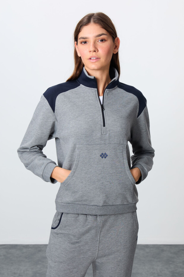 Gri Melanj Kompakt Pamuklu Kalın Pürüzsüz Dokulu Dik Yaka Oversize Fit Kadın Eşofman Takım - 95342 - 2