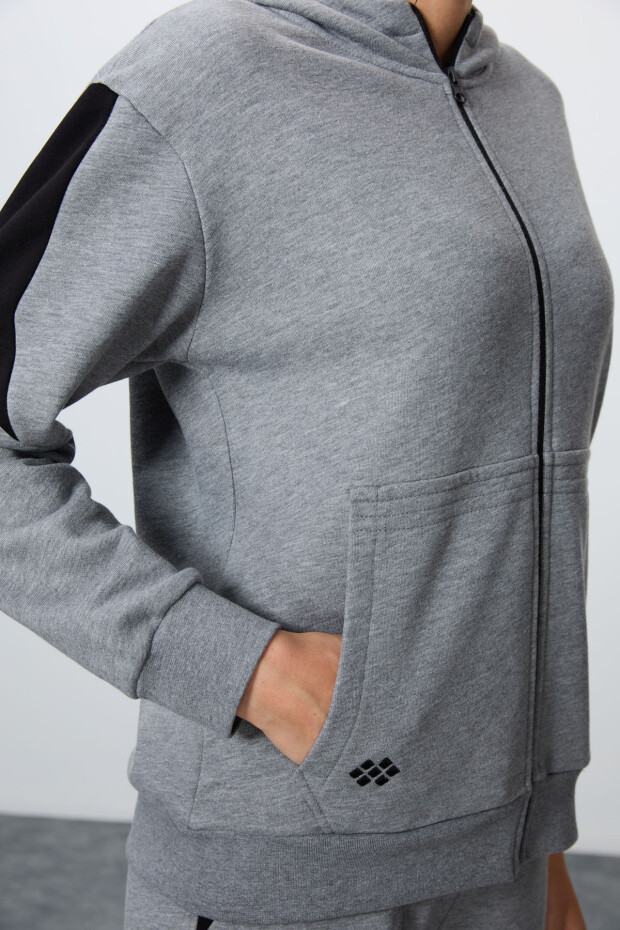 Gri Melanj Kompakt Pamuklu Kalın Pürüzsüz Dokulu Kapüşonlu Oversize Fit Kadın Eşofman Takım - 95343 - 5