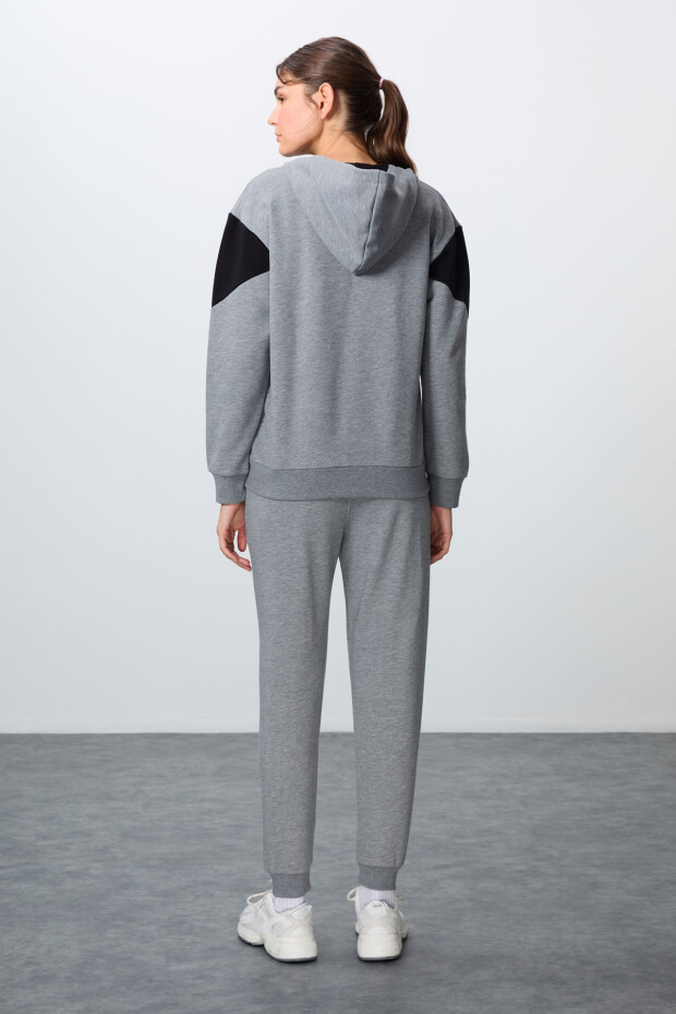 Gri Melanj Kompakt Pamuklu Kalın Pürüzsüz Dokulu Kapüşonlu Oversize Fit Kadın Eşofman Takım - 95343 - 6