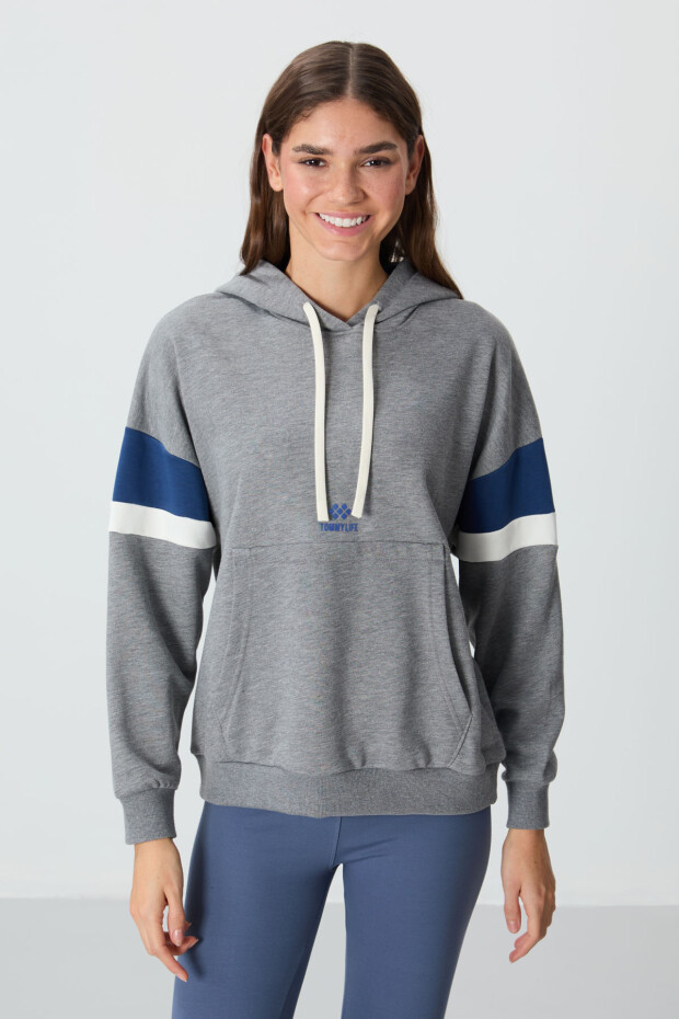 Gri Melanj Kompakt Pamuklu Kalın Pürüzsüz Dokulu Kapüşonlu Standart Kalıp Kadın Sweatshirt - 97290 - 4