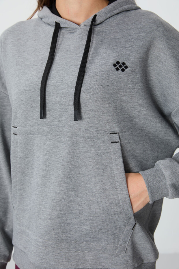 Gri Melanj Kompakt Pamuklu Kalın Pürüzsüz Dokulu Kapüşonlu Rahat Form Fit Kadın Sweatshirt - 97291 - 2