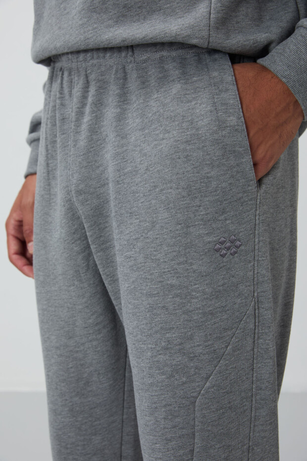 Gri Melanj Kompakt Pamuklu Kalın Pürüzsüz Dokulu O Yaka Comfort Fit Erkek Eşofman Takım -85263 - 6