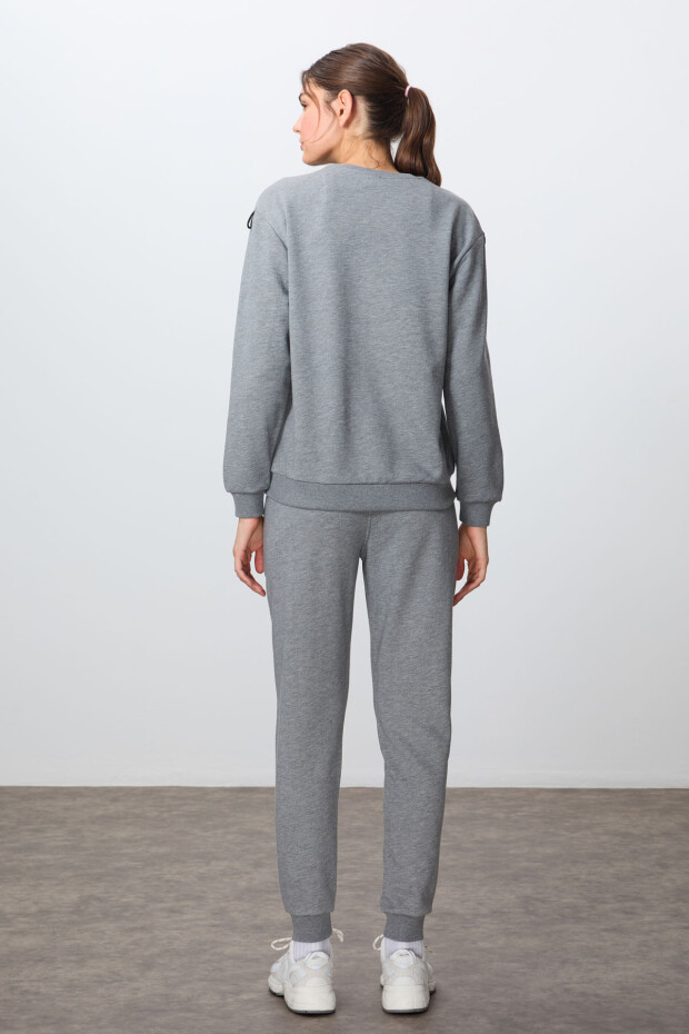 Gri Melanj Kompakt Pamuklu Kalın Pürüzsüz Dokulu O Yaka Oversize Fit Kadın Eşofman Takım - 95341 - 7