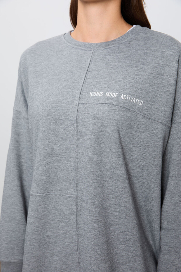 Gri Melanj Kompakt Pamuklu Kalın Pürüzsüz Dokulu O Yaka Oversize Fit Kadın Sweatshirt - 97288 - 2