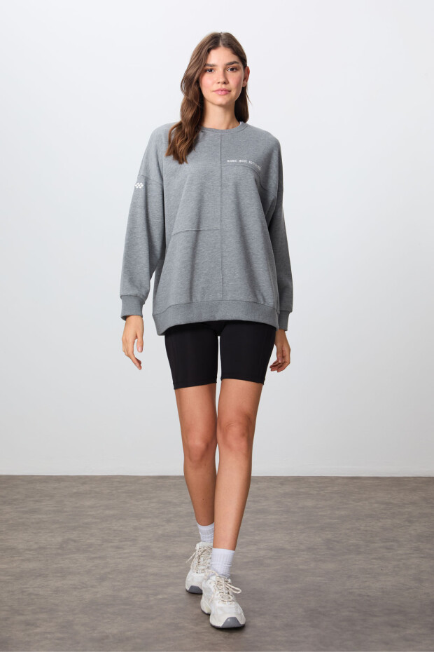 Gri Melanj Kompakt Pamuklu Kalın Pürüzsüz Dokulu O Yaka Oversize Fit Kadın Sweatshirt - 97288 - 1