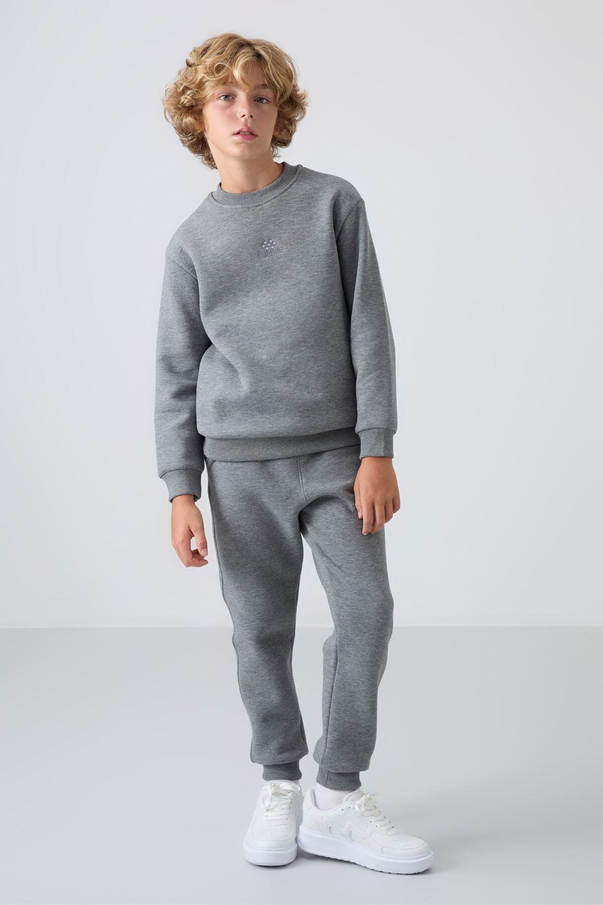 Gri Melanj Pamuklu Kalın İçi Tüylü Standart Fit Nakışlı Erkek Çocuk Eşofman Takım - 11249 - TOMMYLIFE