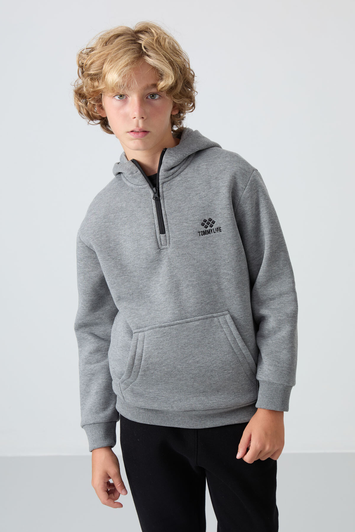Gri Melanj Pamuklu Kalın İçi Tüylü Standart Fit Nakışlı Erkek Çocuk Sweatshirt - 11244 - TOMMYLIFE