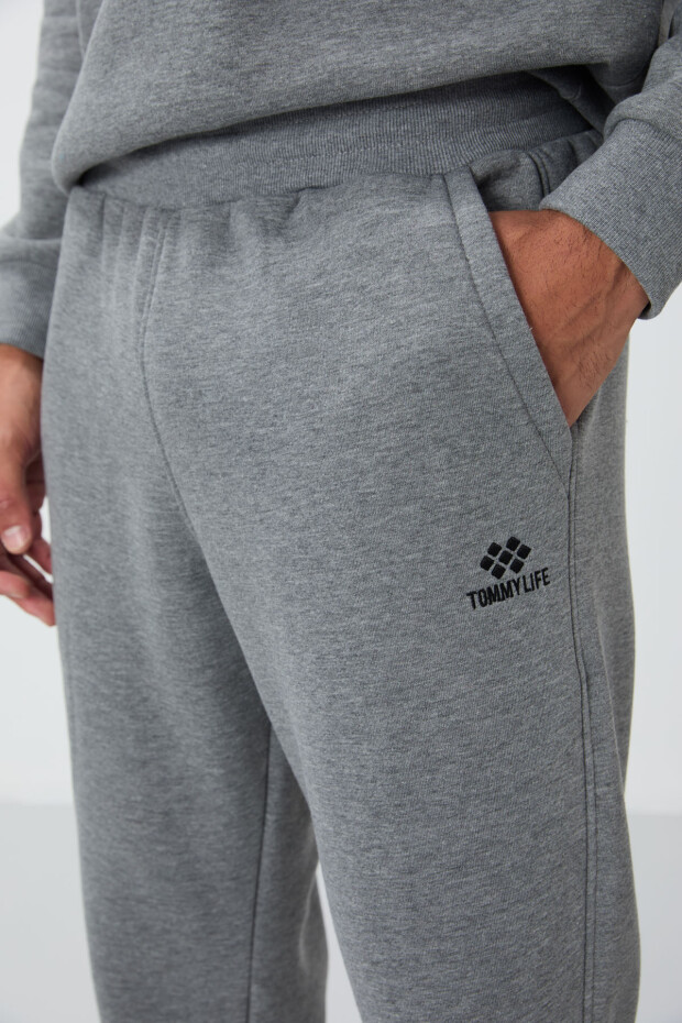Gri Melanj Pamuklu Kalın İçi Tüylü Yumuşak Dokulu Comfort Fit Nakışlı Erkek Eşofman Takım -85265 - 6