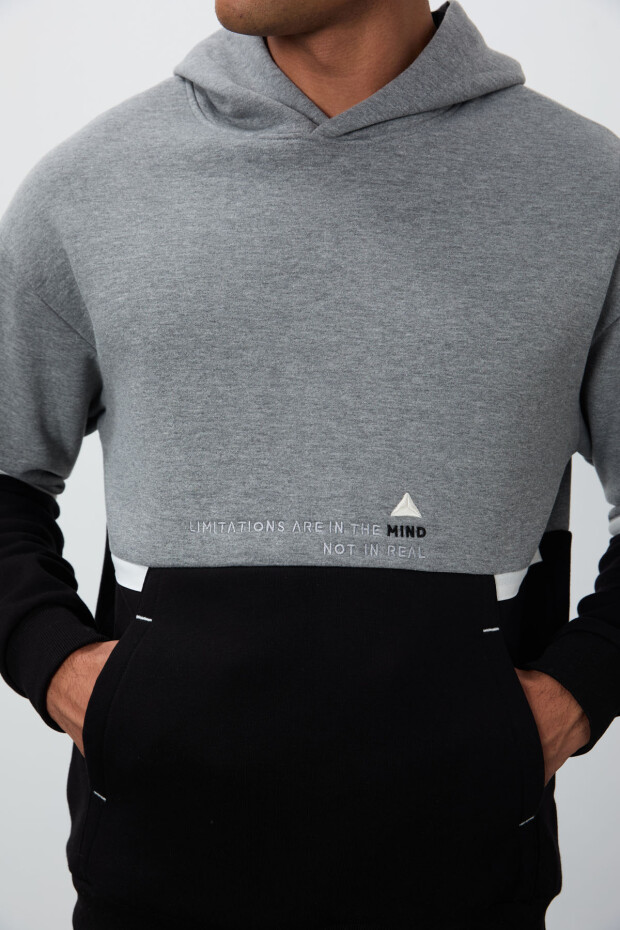 Gri Melanj Pamuklu Kalın İçi Tüylü Yumuşak Dokulu Comfort Fit Nakışlı Erkek Sweatshirt - 88417 - 3