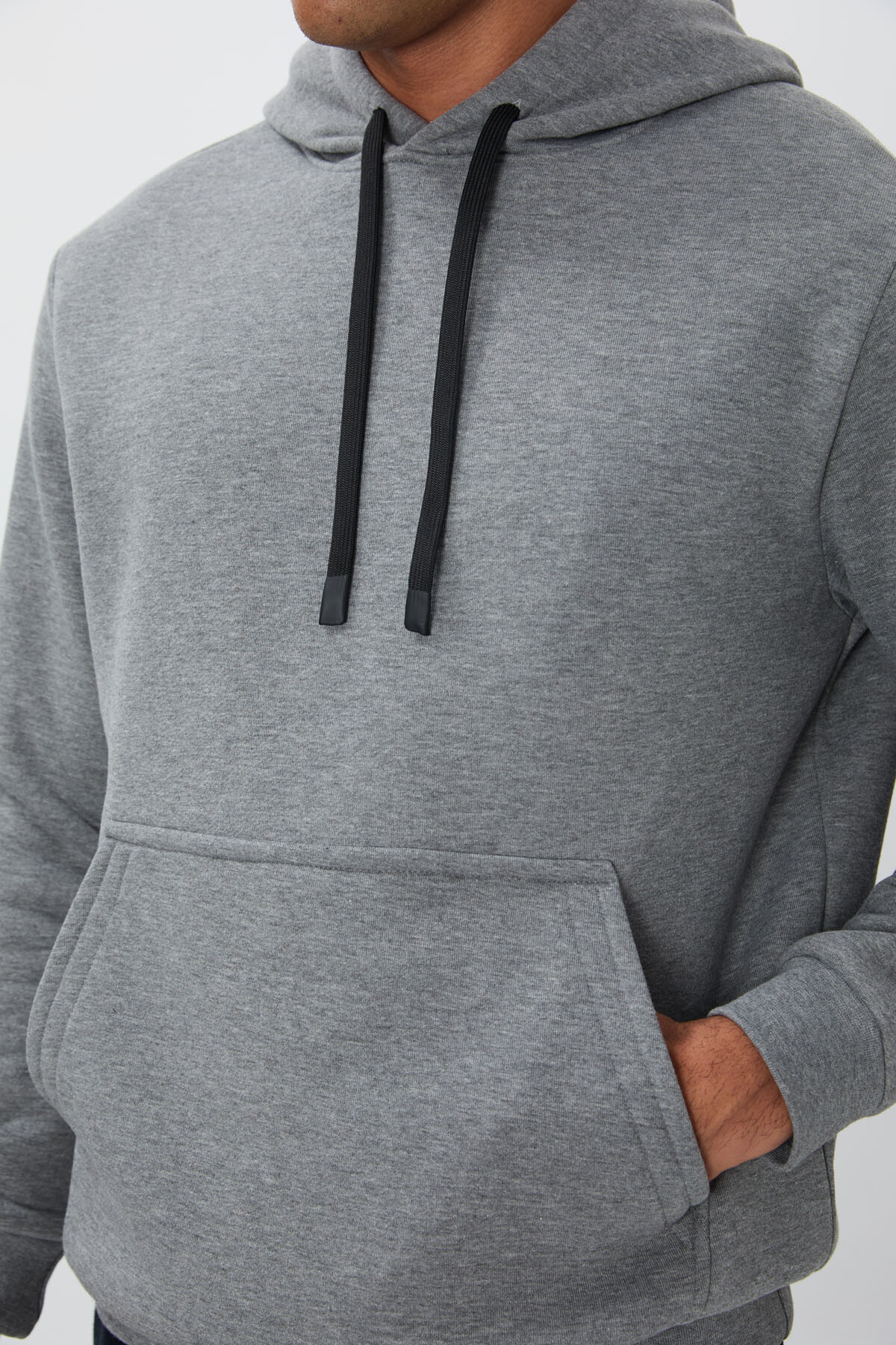 Gri Melanj Pamuklu Kalın İçi Tüylü Yumuşak Dokulu Comfort Fit Nakışlı Erkek Sweatshirt - 88419 - TOMMYLIFE (1)