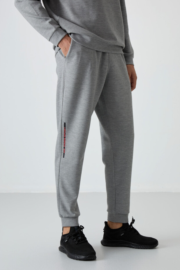 Gri Melanj Pamuklu Kalın Yumuşak Dokulu Comfort Fit Baskılı Erkek Eşofman Takım - 85239 - 4