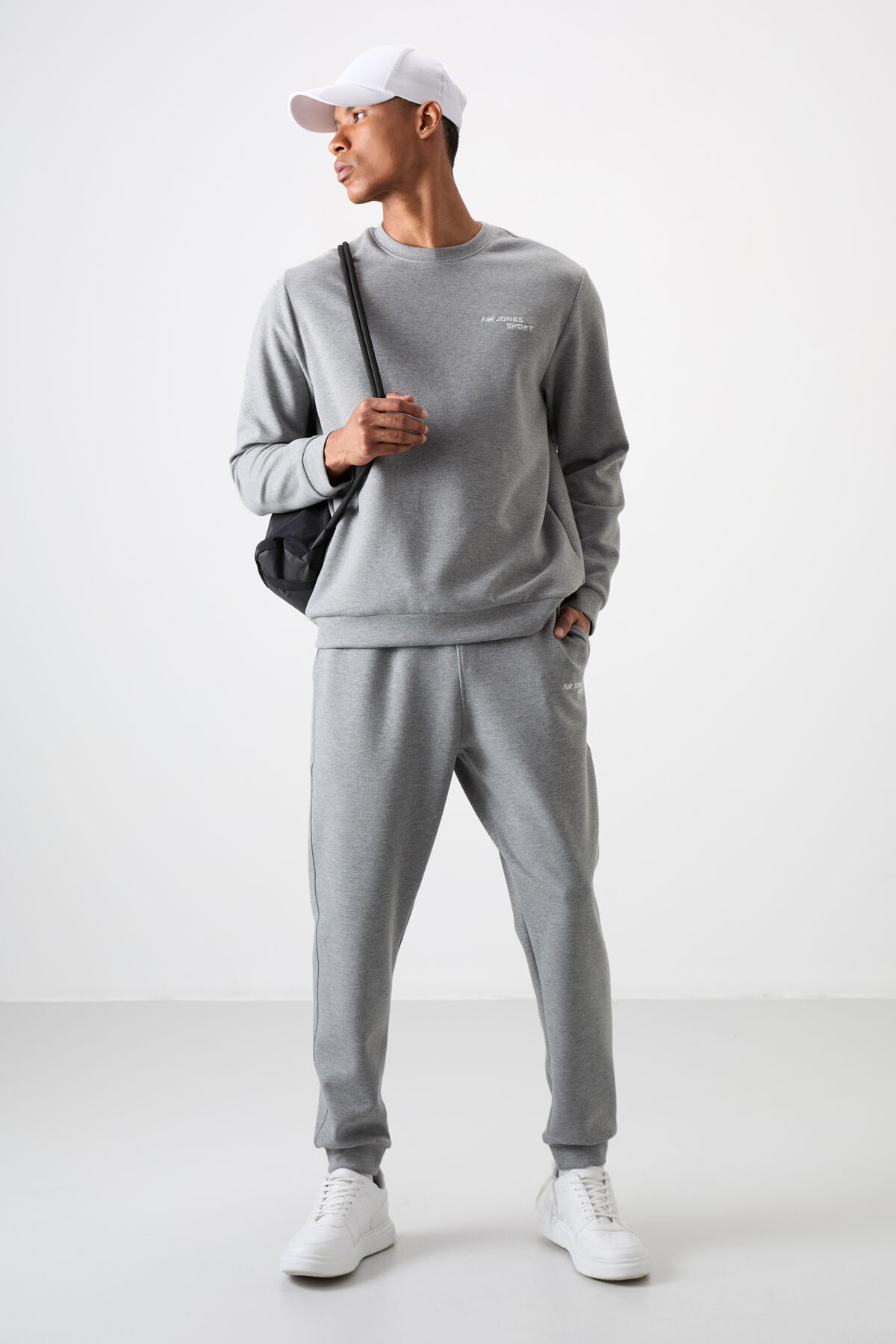 Gri Melanj Pamuklu Kalın Yumuşak Dokulu Comfort Fit Nakışlı Erkek Eşofman Takım - 85254 - Air Jones