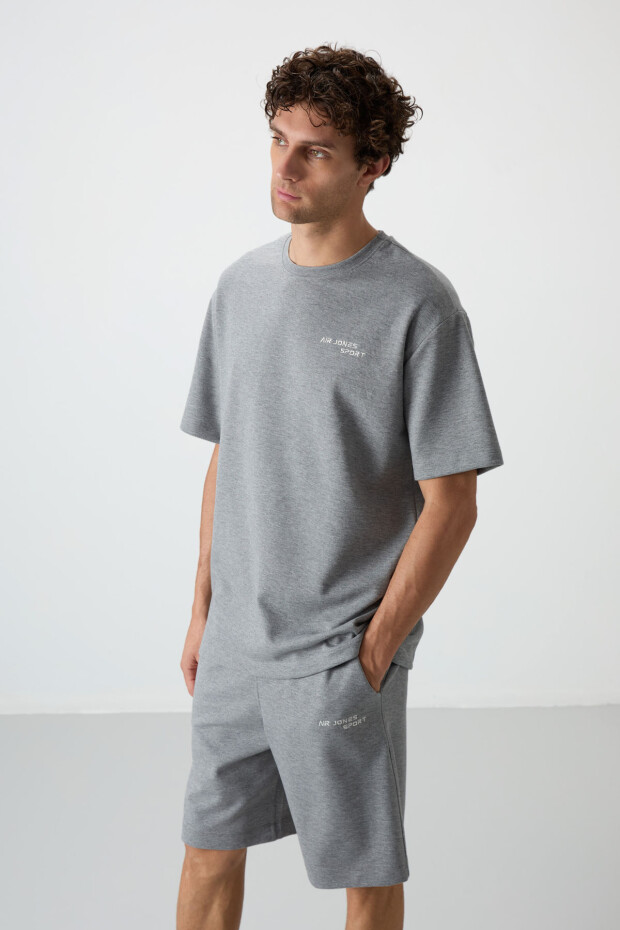 Gri Melanj Pamuklu Kalın Yumuşak Dokulu Oversize Fit Nakışlı Erkek Şort Takım - 85250 - 4