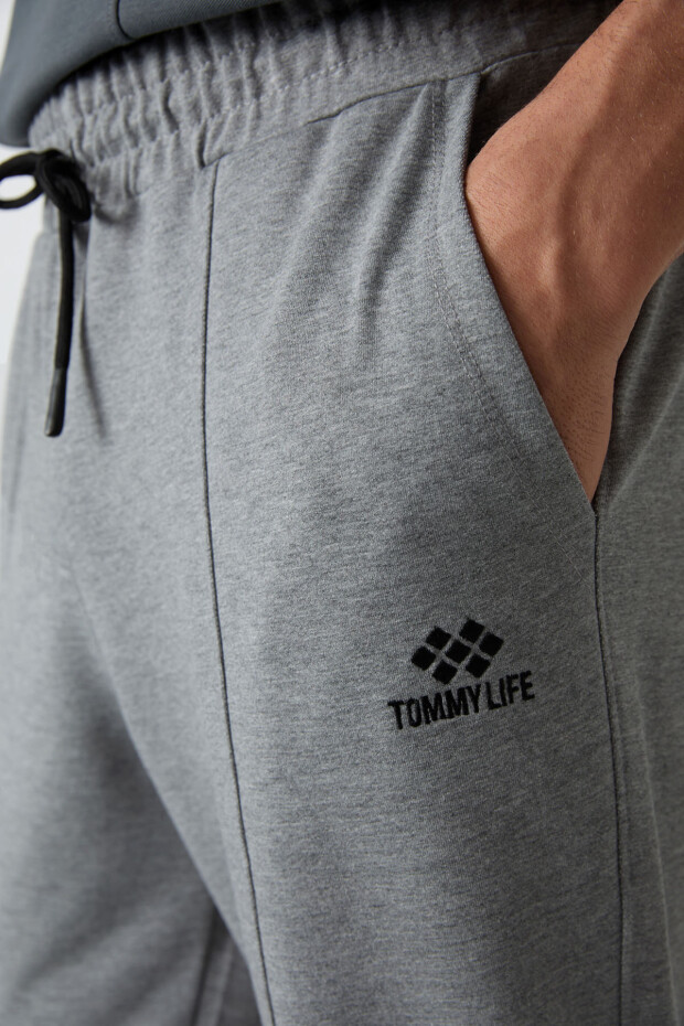 Gri Melanj Pamuklu Yumuşak Dokulu Comfort Fit Nakışlı Erkek Jogger - 82123 - 3