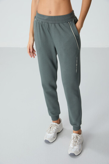 Haki Kompakt Pamuklu Kalın Pürüzsüz Dokulu Standart Fit Kadın Eşofman Altı - 94660 - TOMMYLIFE (1)