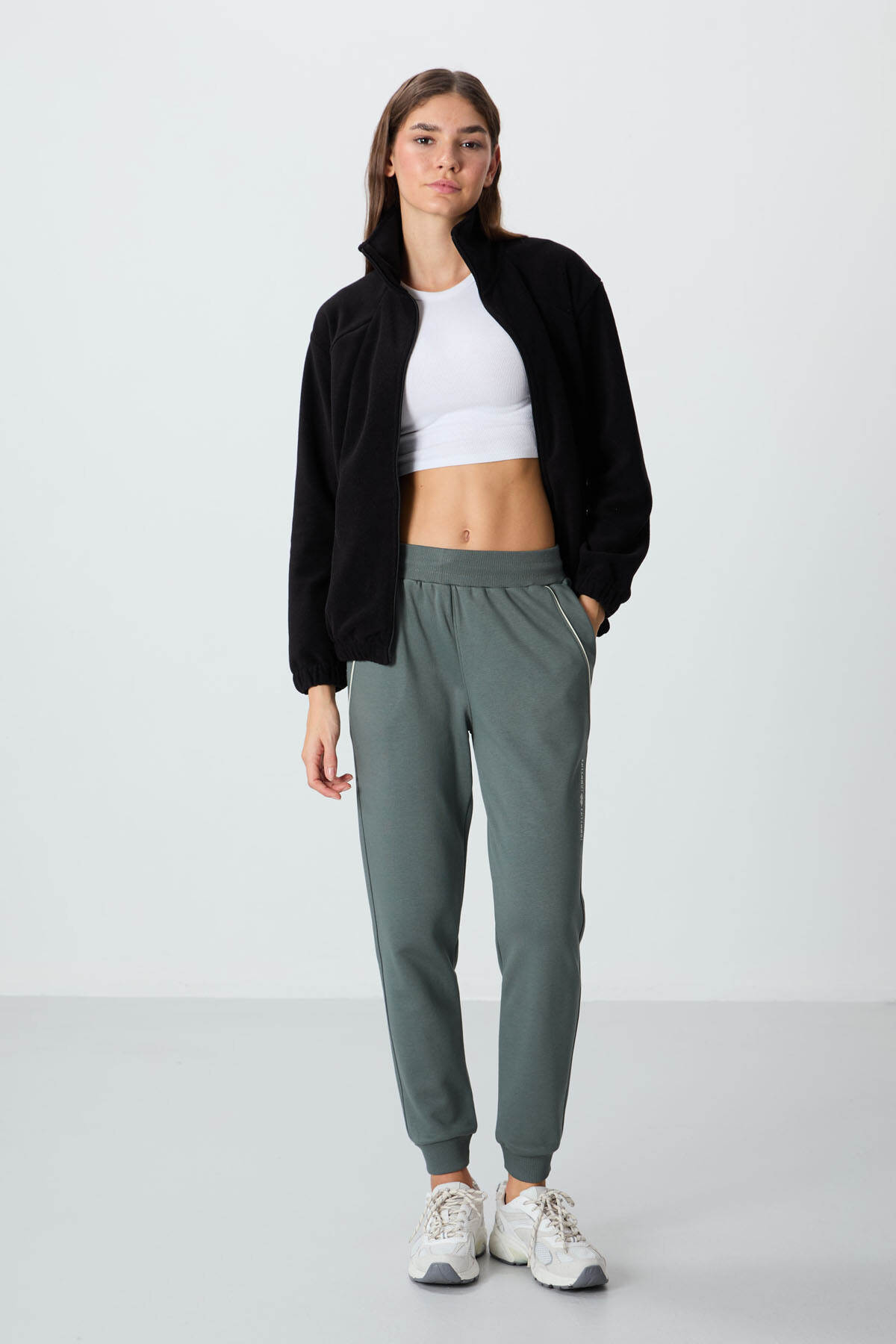 Haki Kompakt Pamuklu Kalın Pürüzsüz Dokulu Standart Fit Kadın Eşofman Altı - 94660 - TOMMYLIFE