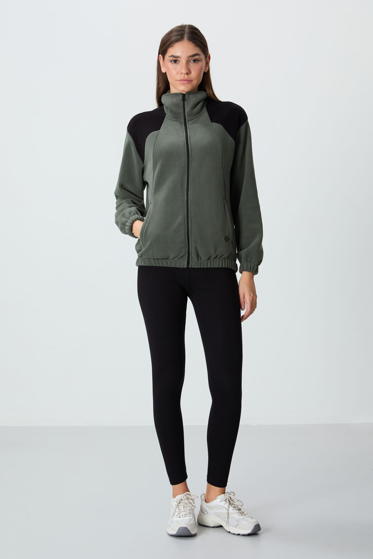 Haki Kalın Yumuşak Dokulu Dik Yaka Oversize Nakışlı Polar Kadın Sweatshirt - 97293 - TOMMYLIFE (1)