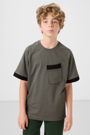 Haki Pamuklu Yumuşak Dokulu Oversize Cep Detaylı Erkek Çocuk T-Shirt - 11295 - Thumbnail