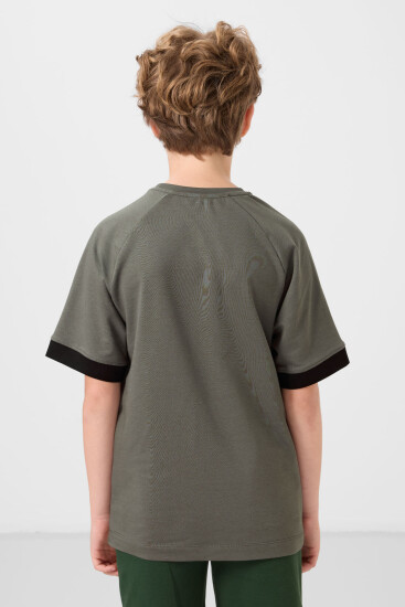 Haki Pamuklu Yumuşak Dokulu Oversize Cep Detaylı Erkek Çocuk T-Shirt - 11295 - Thumbnail