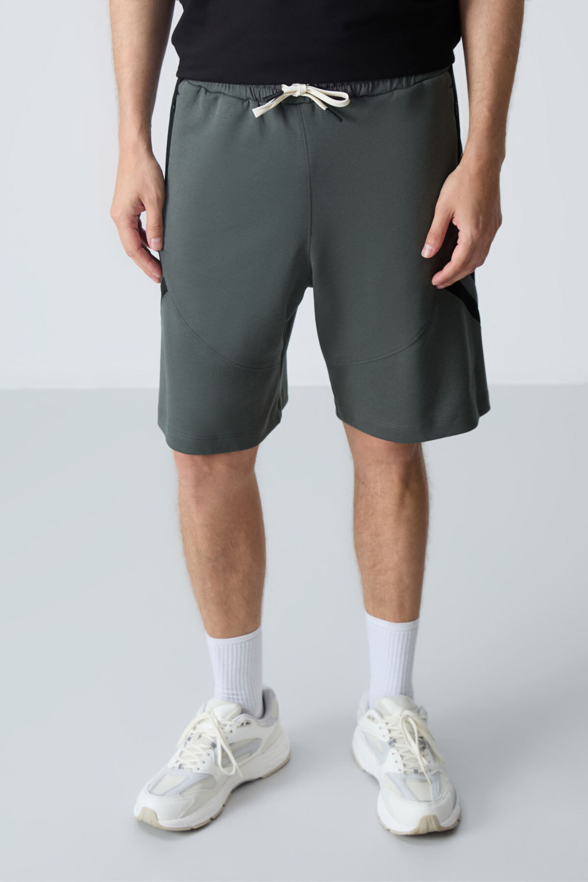 Haki Pamuklu Kalın Yumuşak Dokulu Standart Fit Basic Erkek Şort - 81281 - Air Jones