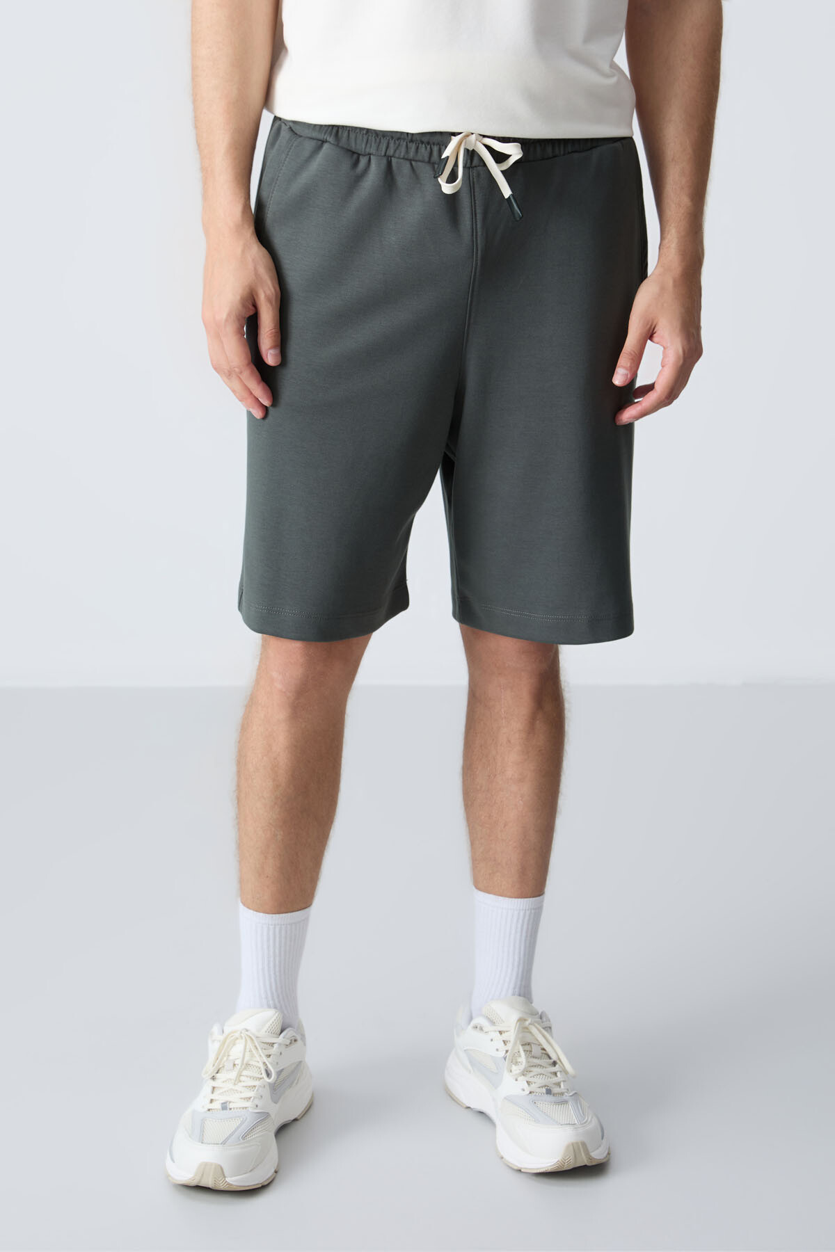 Haki Pamuklu Kalın Yumuşak Dokulu Standart Fit Basic Erkek Şort - 81275 - Air Jones