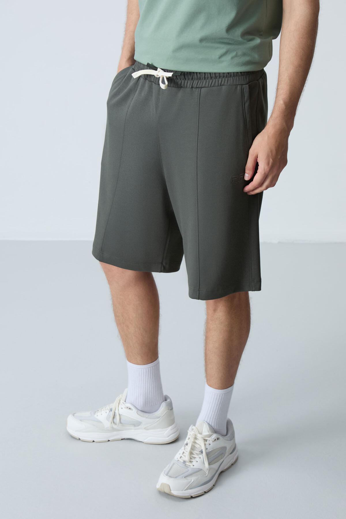 Haki Pamuklu Kalın Yumuşak Dokulu Standart Fit Basic Erkek Şort - 81277 - Air Jones (1)