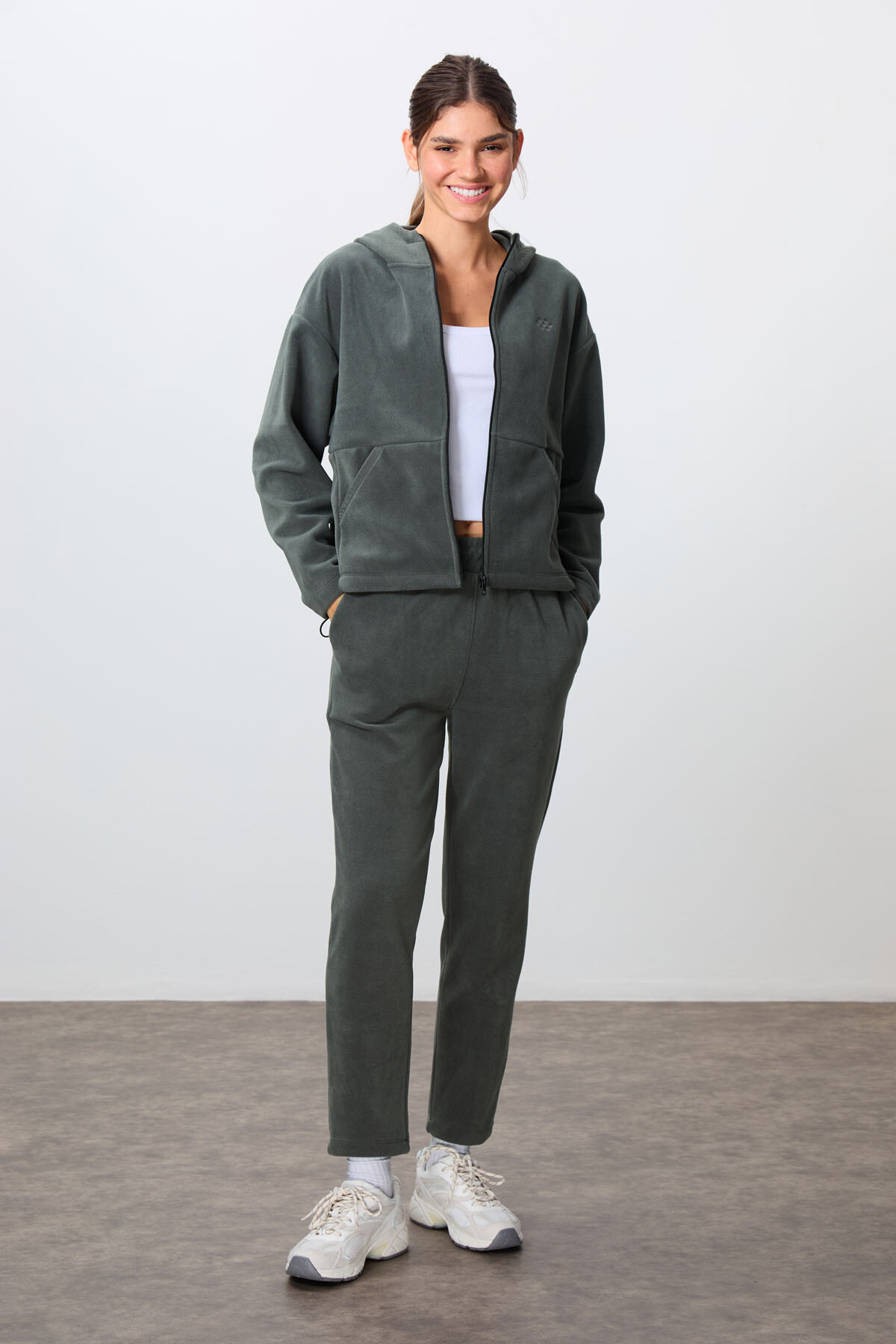 Haki Kalın Yumuşak Dokulu Kapüşonlu Oversize Nakışlı Polar Kadın Eşofman Takım -95338 - TOMMYLIFE