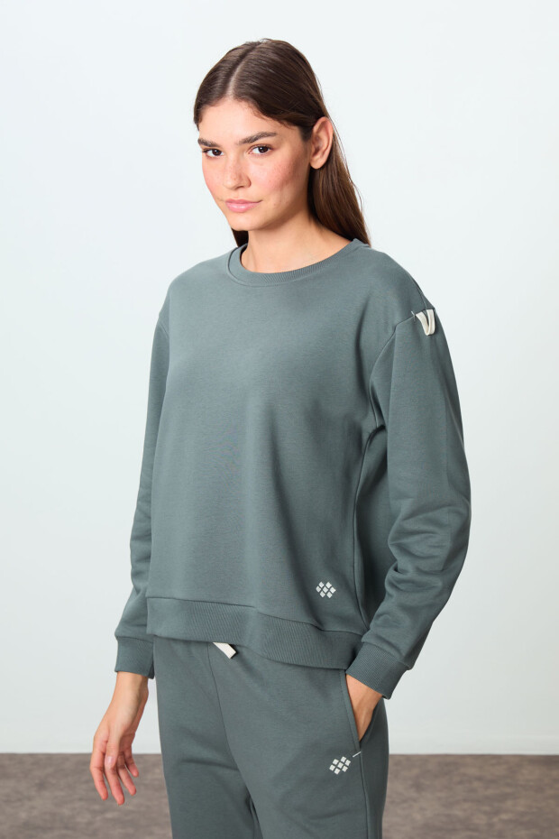 Haki Kompakt Pamuklu Kalın Pürüzsüz Dokulu O Yaka Oversize Fit Kadın Eşofman Takım - 95341 - 2