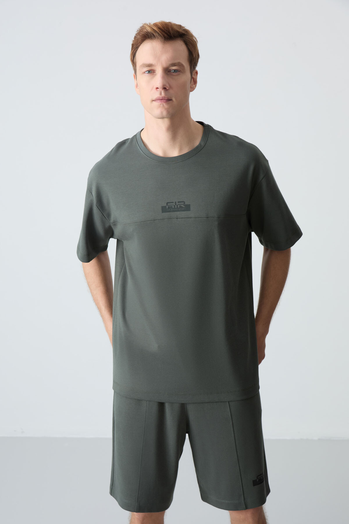 Haki Pamuklu Kalın Yumuşak Dokulu Oversize Fit Basic Erkek Şort Takım - 85259 - Air Jones (1)