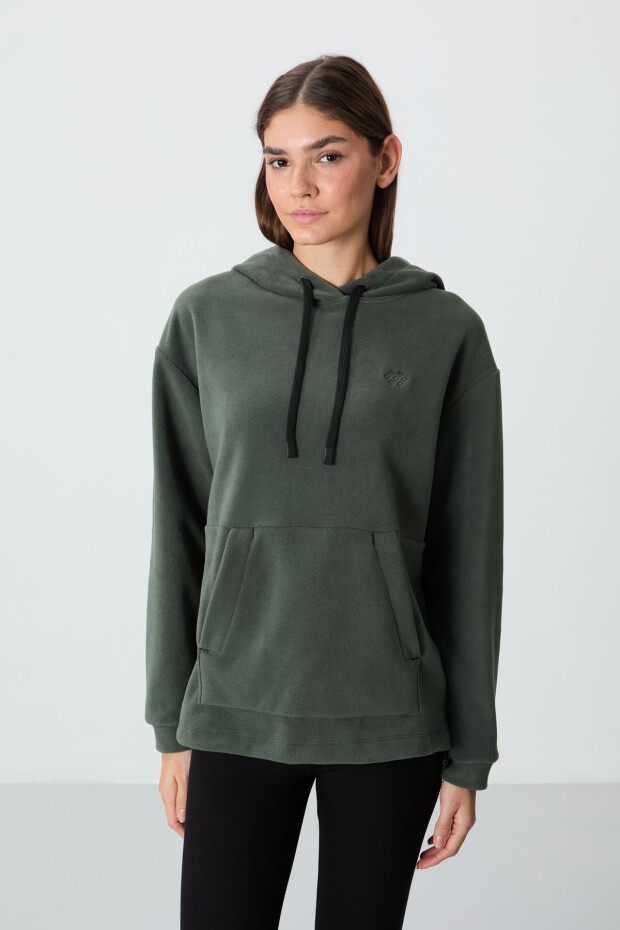 Haki Kalın Yumuşak Dokulu Kapüşonlu Rahat Form Nakışlı Polar Kadın Sweatshirt - 97292 - 4