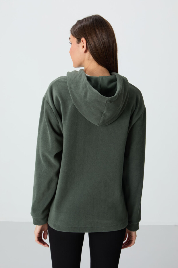Haki Kalın Yumuşak Dokulu Kapüşonlu Rahat Form Nakışlı Polar Kadın Sweatshirt - 97292 - 5