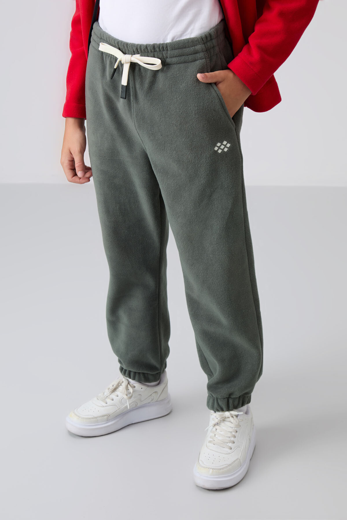 Haki Kalın Yumuşak Dokulu Standart Fit Nakışlı Polar Erkek Çocuk Eşofman Alt - 11220 - TOMMYLIFE (1)