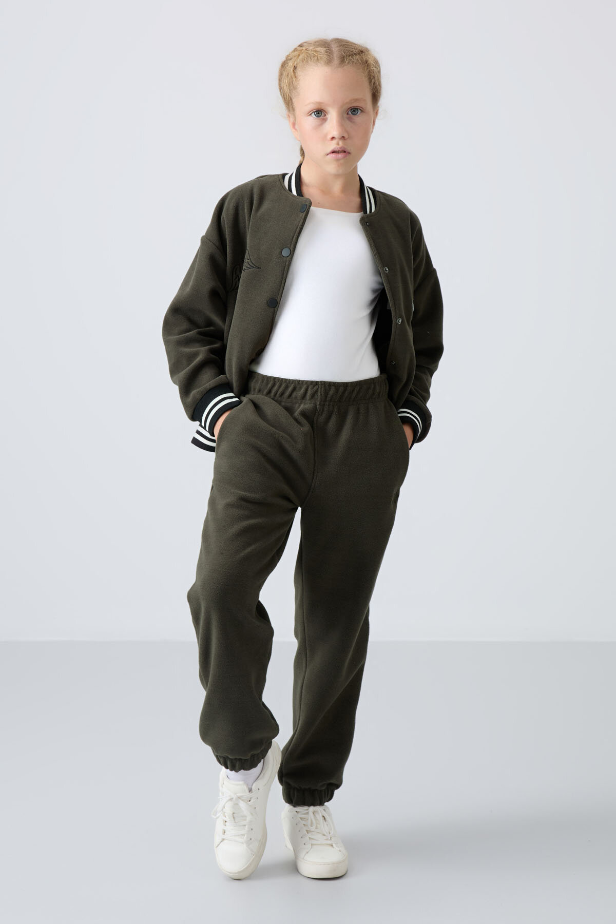 Haki Kalın Yumuşak Dokulu Standart Fit Nakışlı Polar Kız Çocuk Eşofman Alt - 75155 - TOMMYLIFE