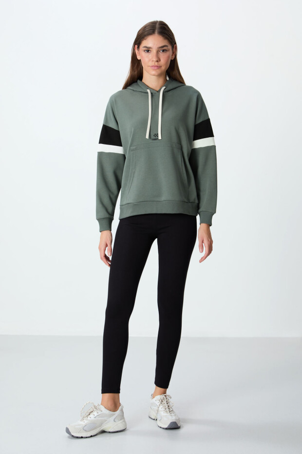 Haki Kompakt Pamuklu Kalın Pürüzsüz Dokulu Kapüşonlu Standart Kalıp Kadın Sweatshirt - 97290 - 3