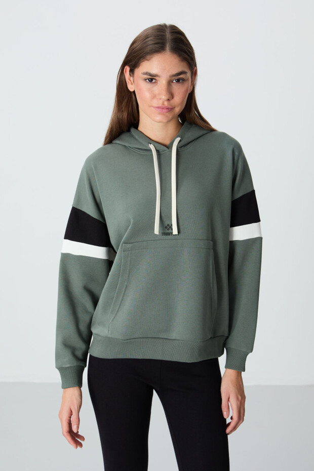 Haki Kompakt Pamuklu Kalın Pürüzsüz Dokulu Kapüşonlu Standart Kalıp Kadın Sweatshirt - 97290 - 4