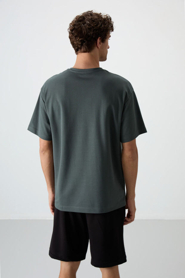 Haki Pamuklu Kalın Yüzeyi Dokulu Oversize Fit Baskılı Erkek T-Shirt - 88364 - 5