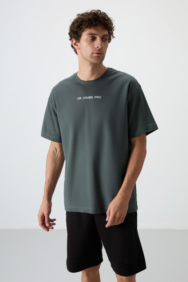 Haki Pamuklu Kalın Yüzeyi Dokulu Oversize Fit Baskılı Erkek T-Shirt - 88364 - 1