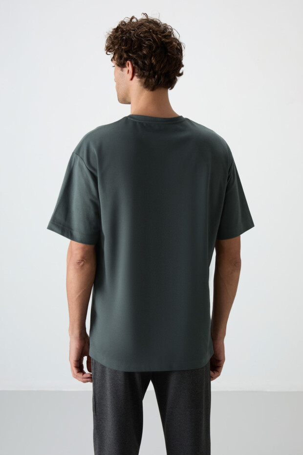 Haki Pamuklu Kalın Yüzeyi Dokulu Oversize Fit Baskılı Erkek T-Shirt - 88371 - 5