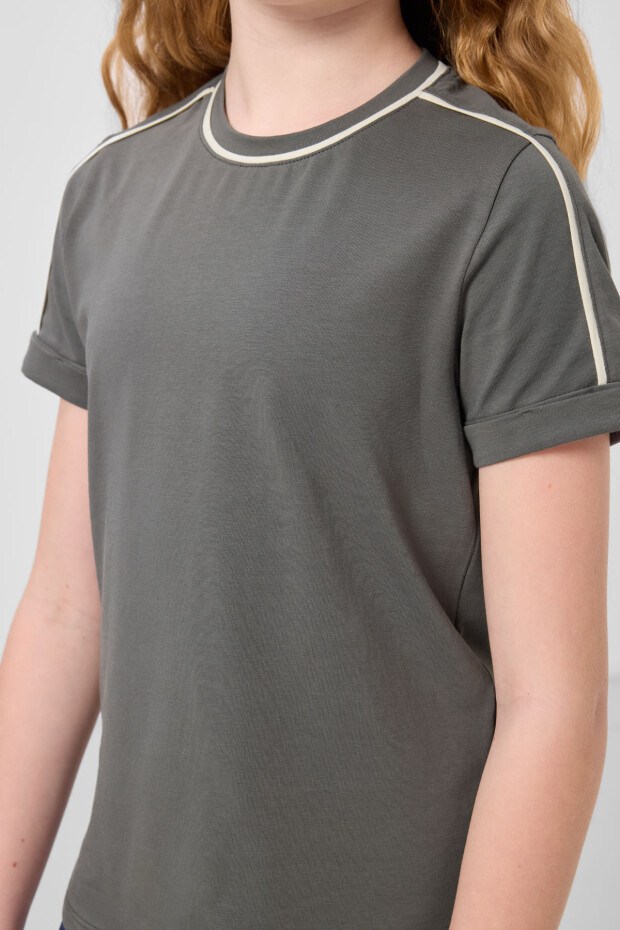 Haki Pamuklu O Yaka Standart Fit Basic Kız Çocuk T-Shirt - 75177 - 6