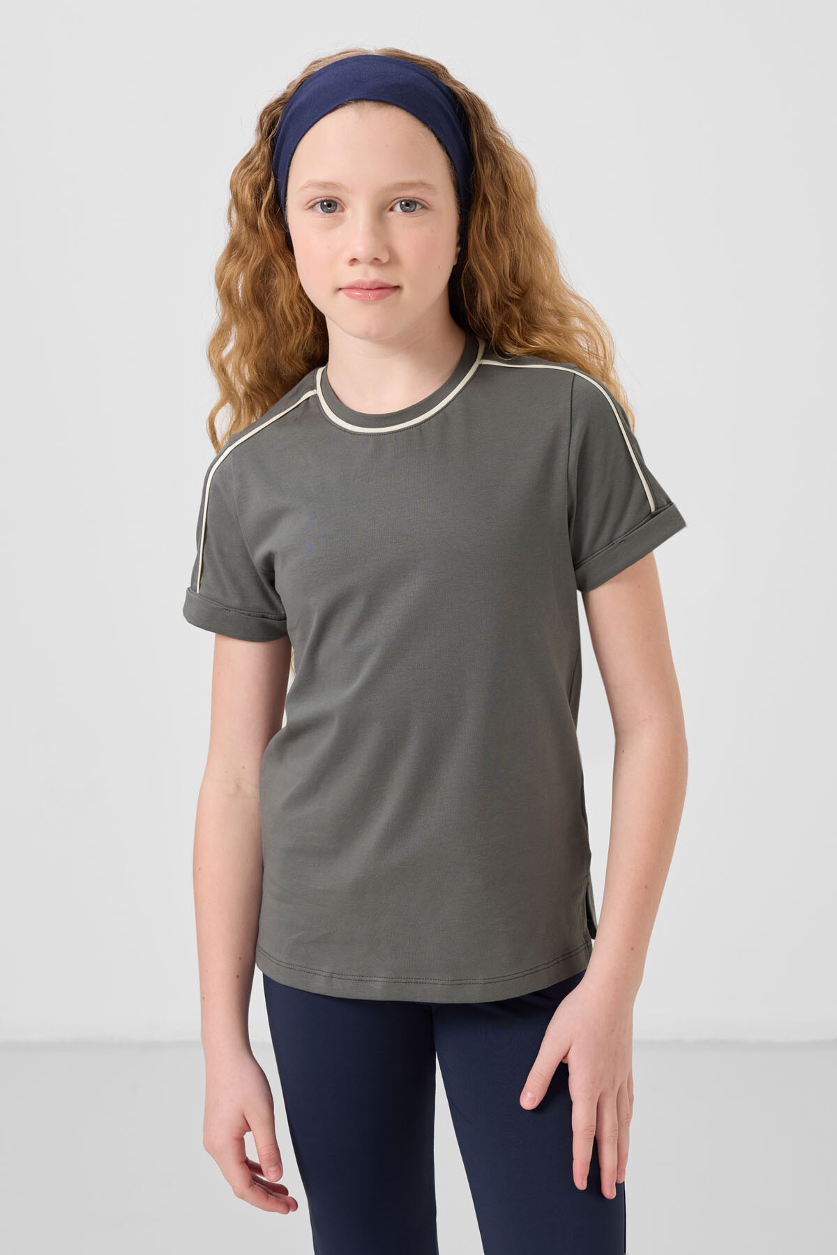 Haki Pamuklu O Yaka Standart Fit Basic Kız Çocuk T-Shirt - 75177 - TOMMYLIFE (1)