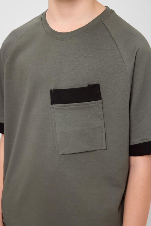 Haki Pamuklu Yumuşak Dokulu Oversize Cep Detaylı Erkek Çocuk T-Shirt - 11295 - 3