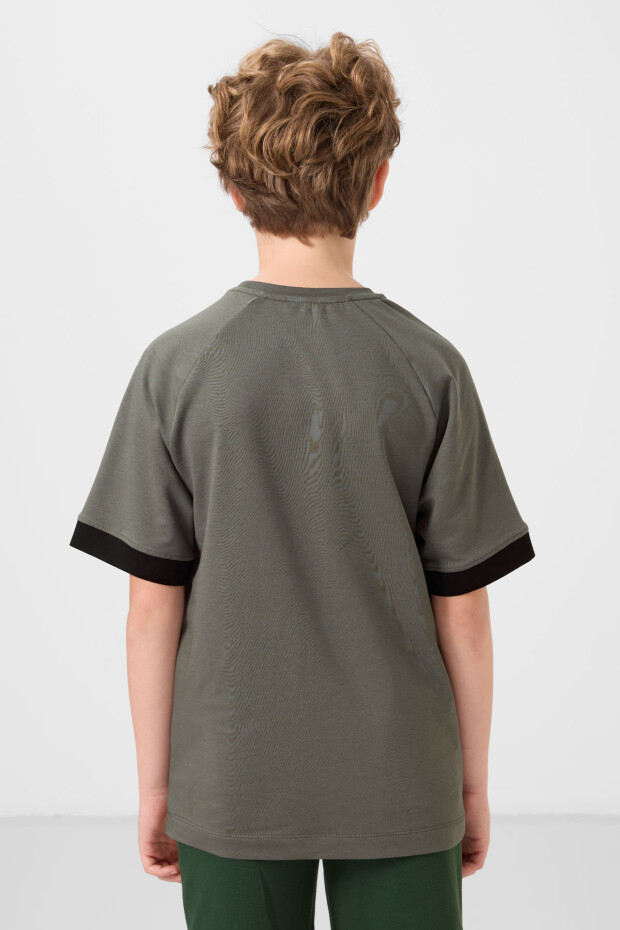 Haki Pamuklu Yumuşak Dokulu Oversize Cep Detaylı Erkek Çocuk T-Shirt - 11295 - 5