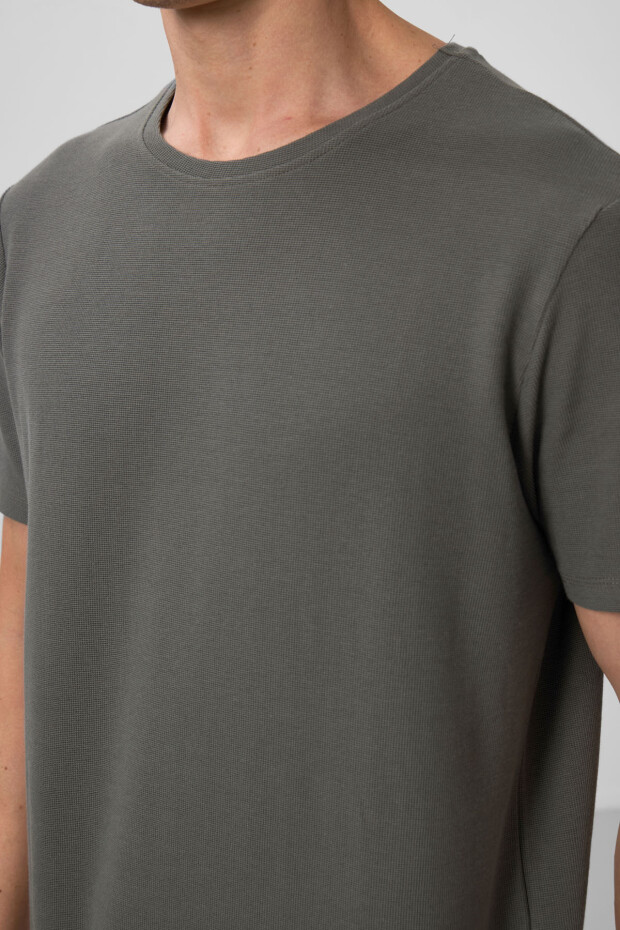 Haki Yüzeyi Dokulu Rahat Form Basic Erkek T-Shirt - 88436 - 3