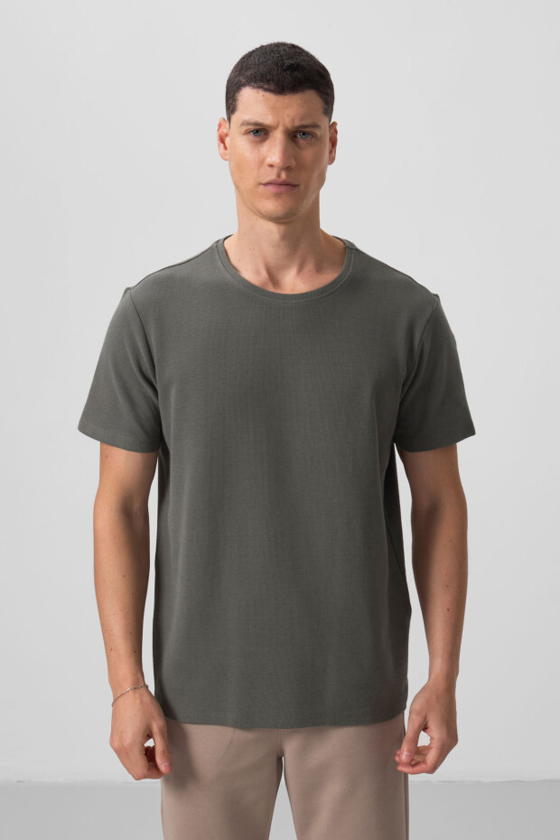 Haki Yüzeyi Dokulu Rahat Form Basic Erkek T-Shirt - 88436 - 1