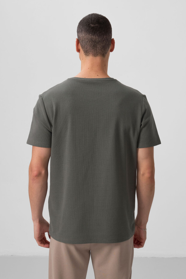 Haki Yüzeyi Dokulu Rahat Form Basic Erkek T-Shirt - 88436 - 5