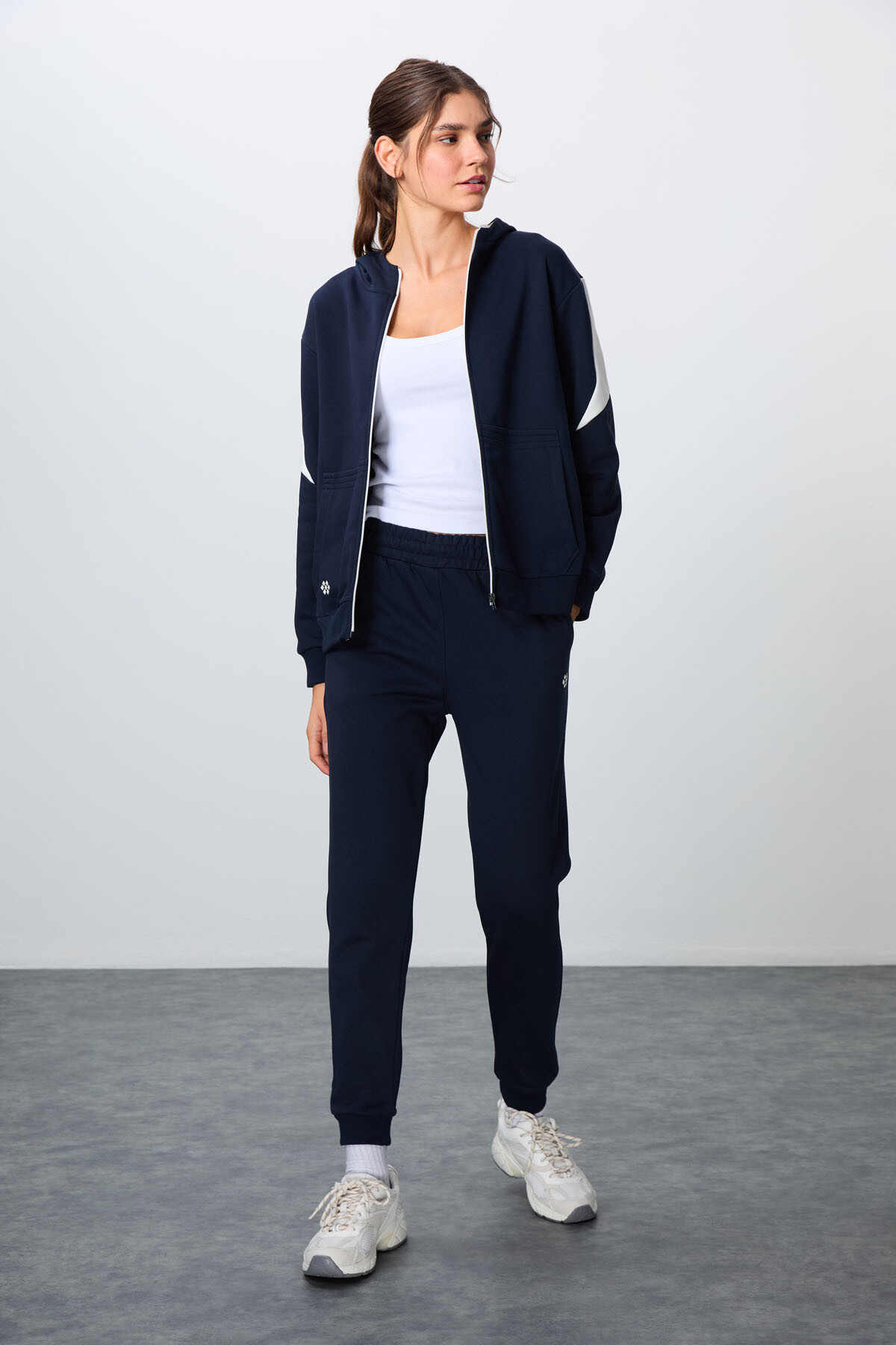 İndigo Kompakt Pamuklu Kalın Pürüzsüz Dokulu Kapüşonlu Oversize Fit Kadın Eşofman Takım - 95343 - TOMMYLIFE