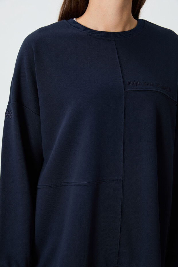 İndigo Kompakt Pamuklu Kalın Pürüzsüz Dokulu O Yaka Oversize Fit Kadın Sweatshirt - 97288 - 3