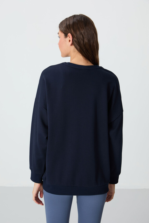 İndigo Kompakt Pamuklu Kalın Pürüzsüz Dokulu O Yaka Oversize Fit Kadın Sweatshirt - 97288 - 5