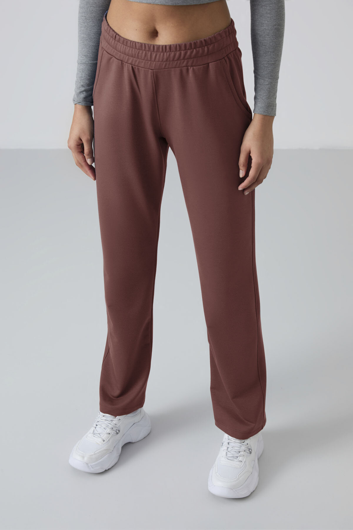 Kahverengi Yüksek Bel Cepli Rahat Form Klasik Paça Kadın Eşofman Alt - 94584 - TOMMYLIFE (1)